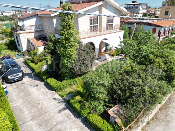 casa indipendente in vendita a Castel Volturno in zona Pineta Grande