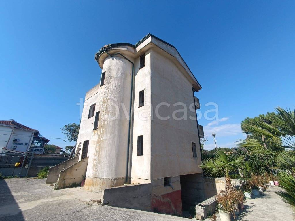 casa indipendente in vendita a Castel Volturno in zona Villaggio Coppola