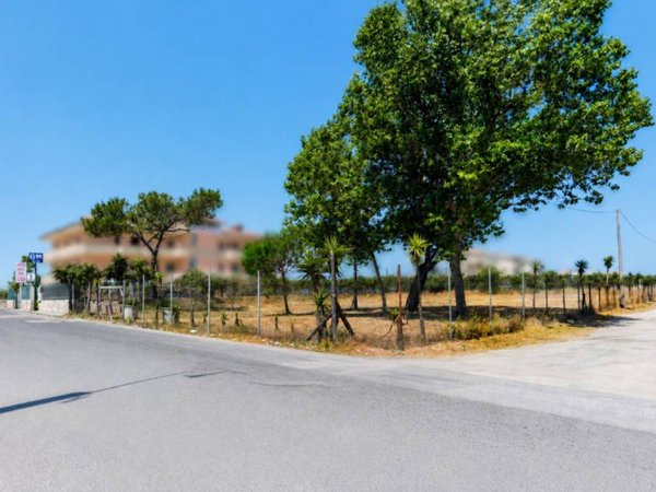 terreno in vendita a Castel Volturno in zona Ischitella