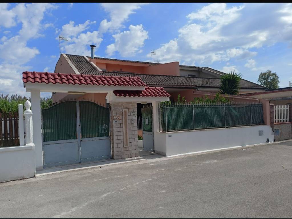 casa indipendente in vendita a Castel Volturno in zona Le Morelle