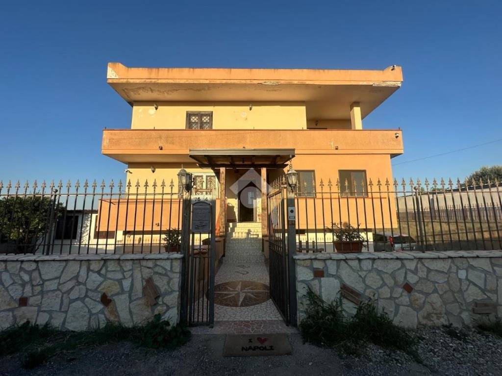 casa indipendente in vendita a Castel Volturno