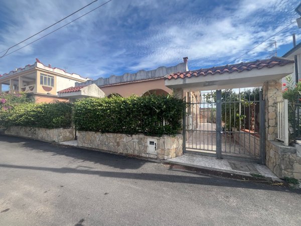 casa indipendente in vendita a Castel Volturno in zona Le Morelle