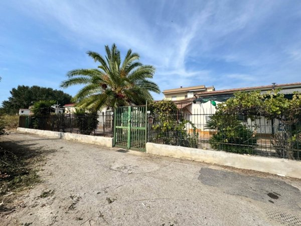 casa indipendente in vendita a Castel Volturno in zona Le Morelle