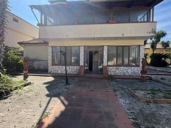 casa indipendente in vendita a Castel Volturno in zona Scatozza