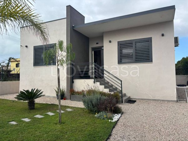casa indipendente in vendita a Castel Volturno