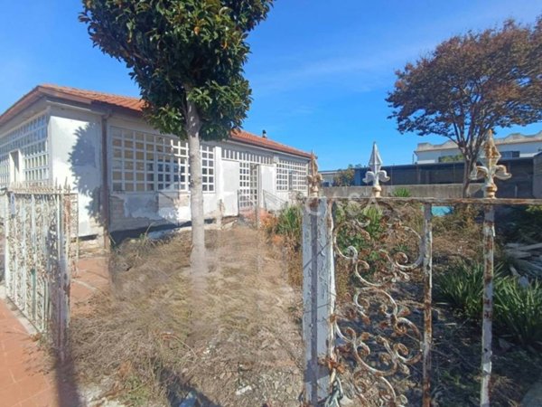 casa indipendente in vendita a Castel Volturno in zona Scatozza