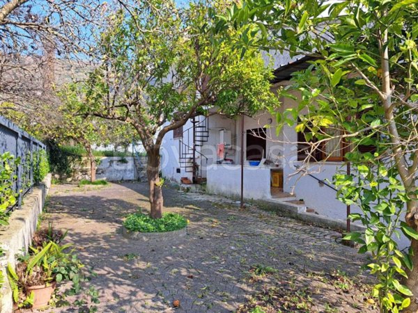 casa indipendente in vendita a Cervino