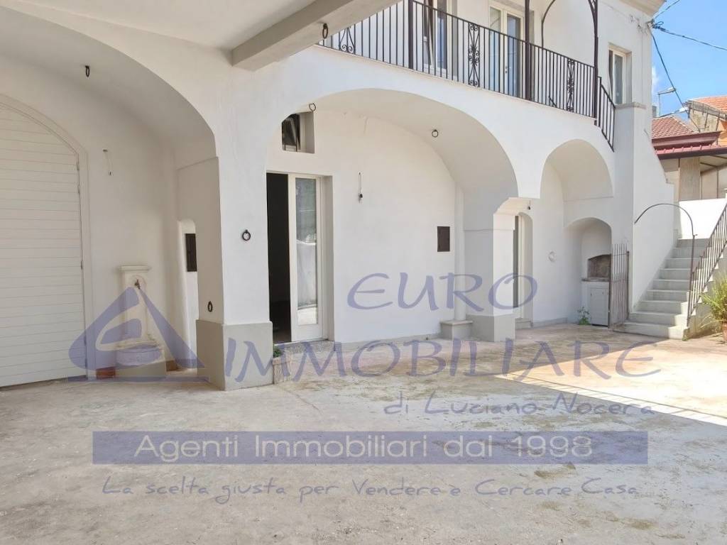 casa indipendente in vendita a Cervino