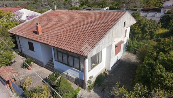 casa indipendente in vendita a Cervino