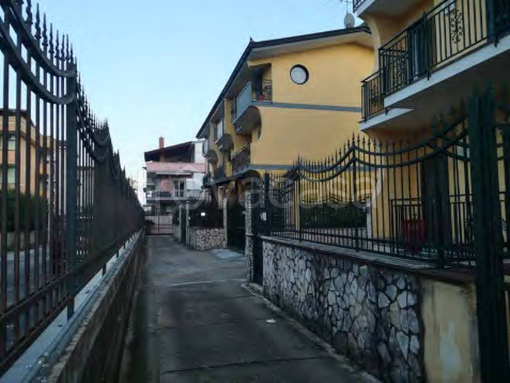 casa indipendente in vendita a Cesa