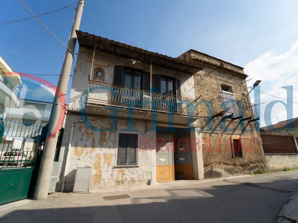 casa indipendente in vendita a Cesa