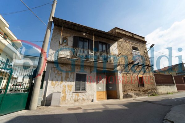 casa indipendente in vendita a Cesa