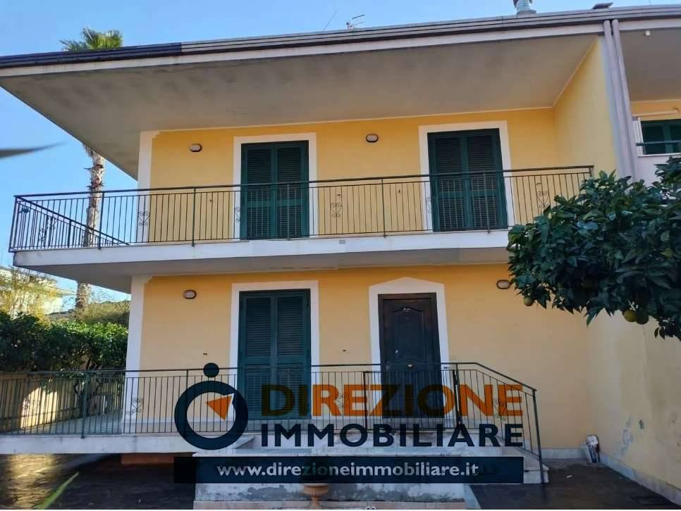 casa indipendente in vendita a Cesa