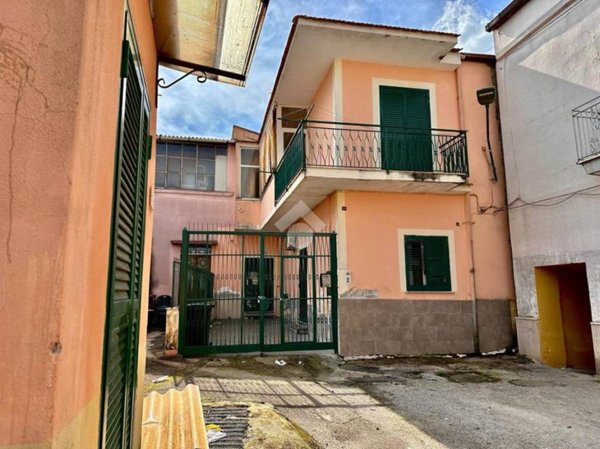 casa indipendente in vendita a Cesa