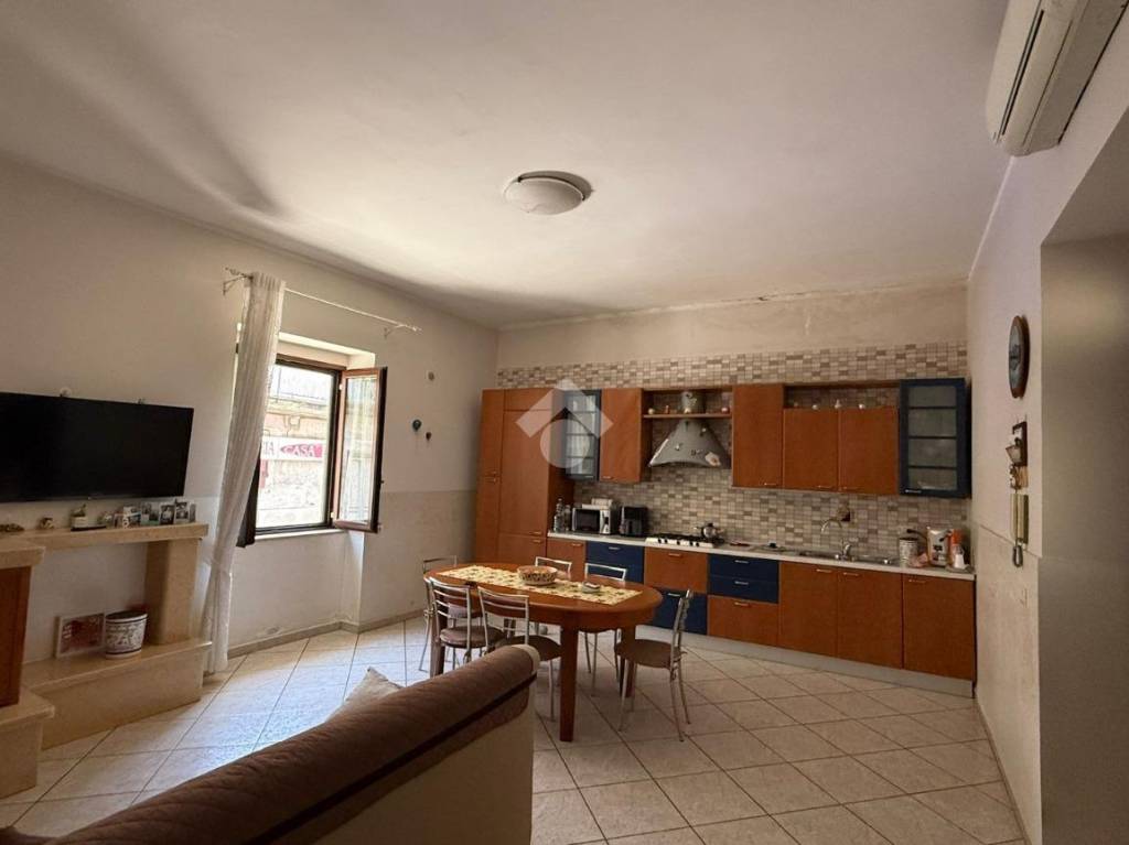 casa indipendente in vendita a Cesa