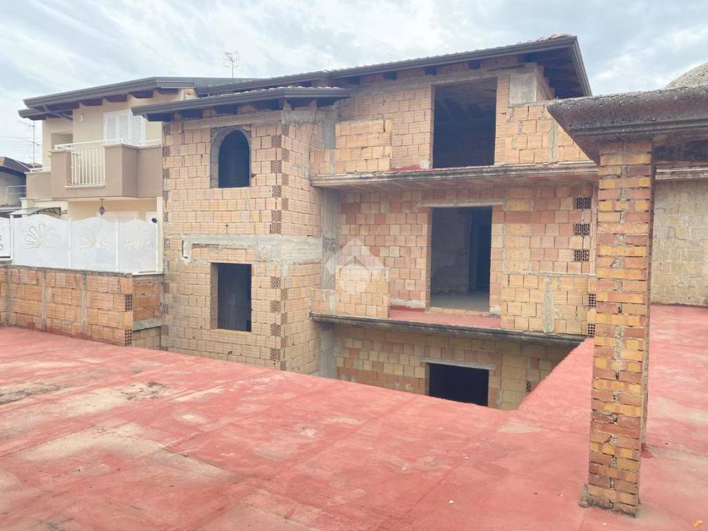 casa indipendente in vendita a Cesa