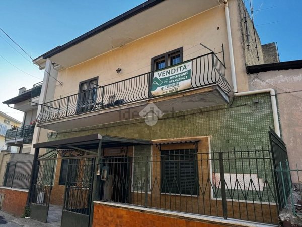 casa indipendente in vendita a Cesa