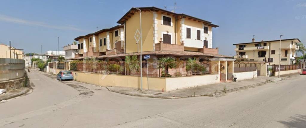 casa indipendente in vendita a Cesa
