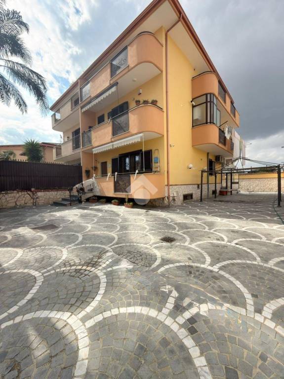 casa indipendente in vendita a Cesa