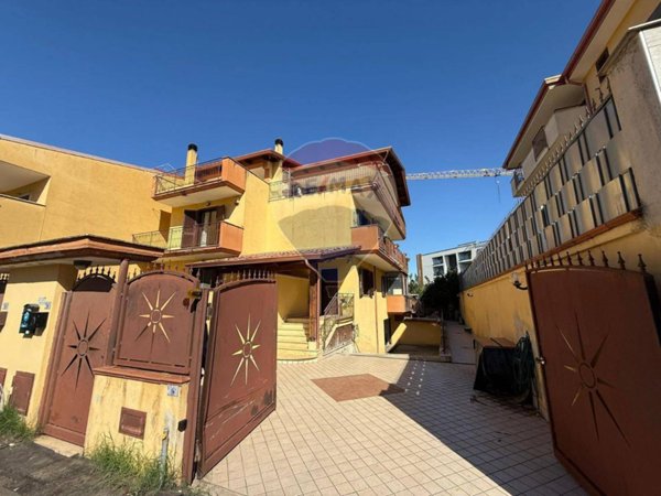 casa indipendente in vendita a Cesa