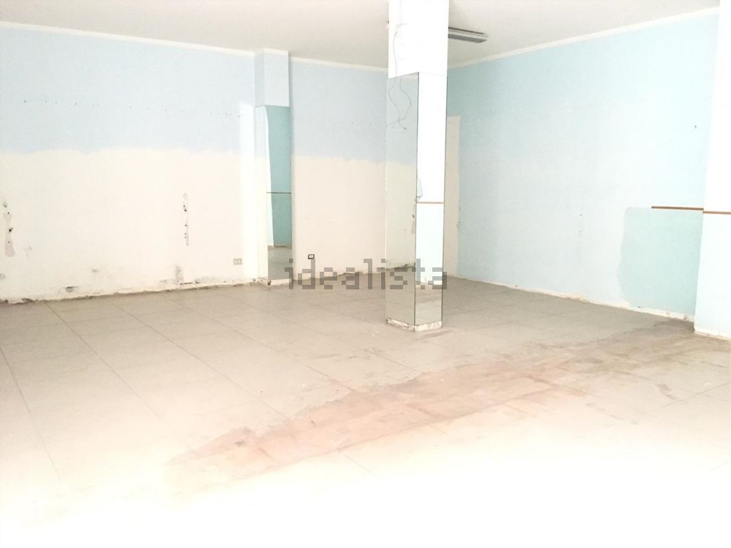 locale commerciale in vendita a Cesa