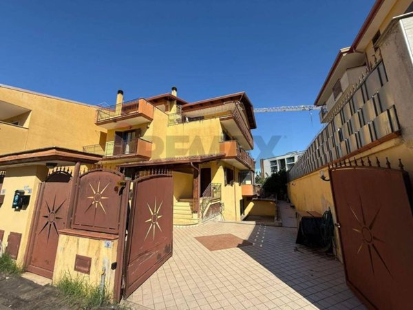 casa indipendente in vendita a Cesa