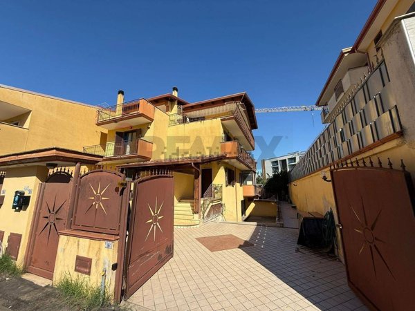 casa indipendente in vendita a Cesa