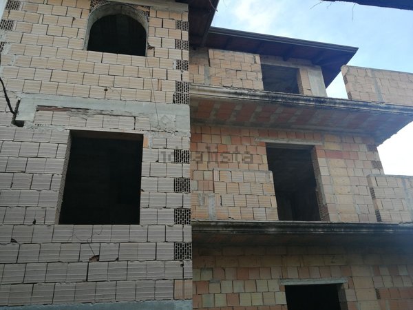 casa indipendente in vendita a Cesa