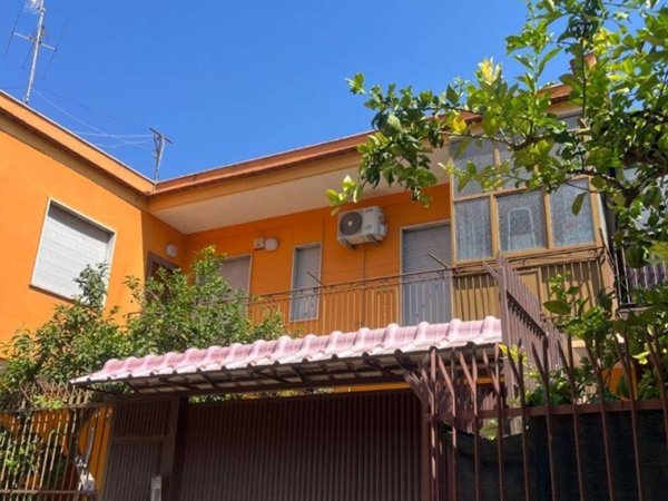 casa indipendente in vendita a Cesa