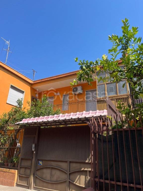 casa indipendente in vendita a Cesa