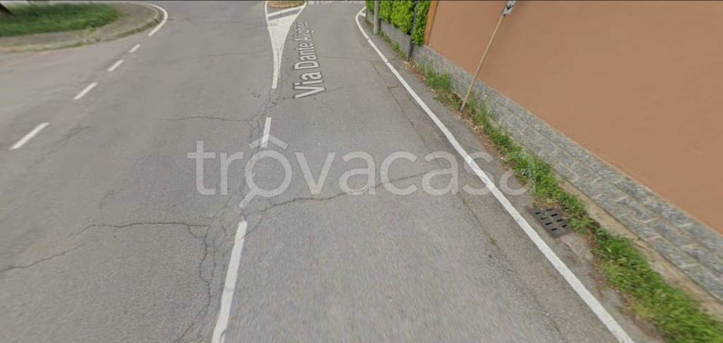 locale commerciale in vendita a Cesa