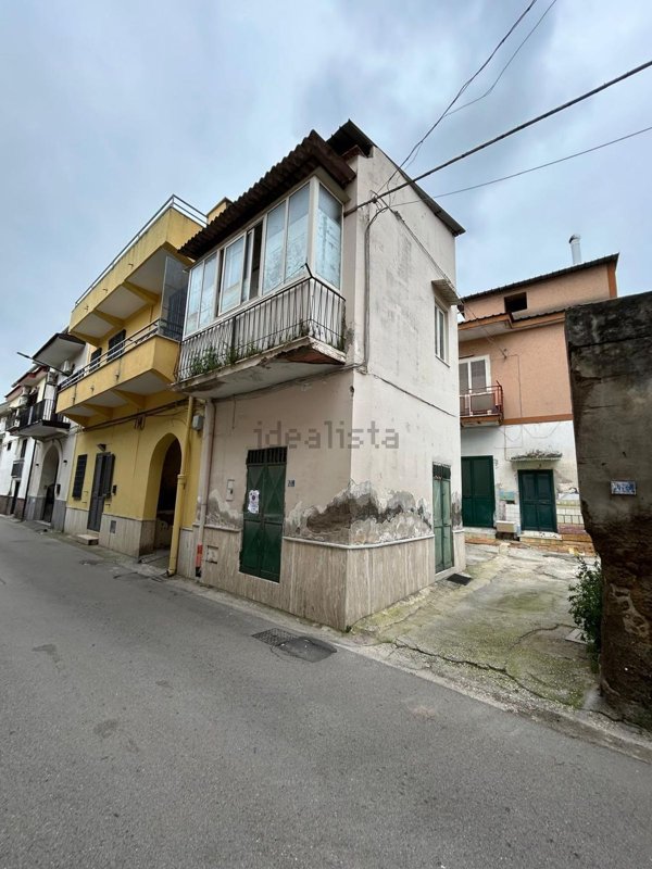 casa indipendente in vendita a Cesa