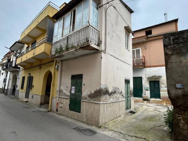 casa indipendente in vendita a Cesa