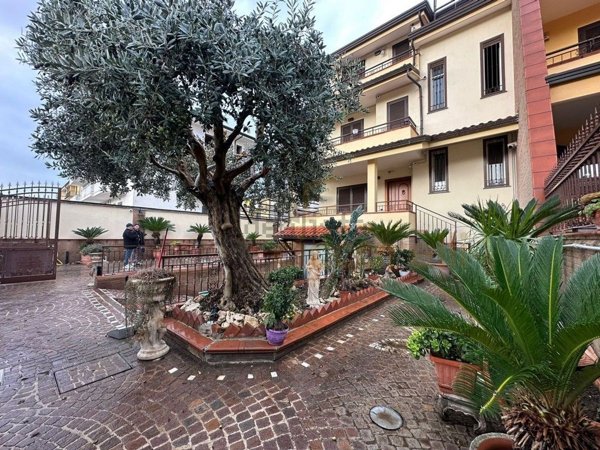 casa indipendente in vendita a Cesa