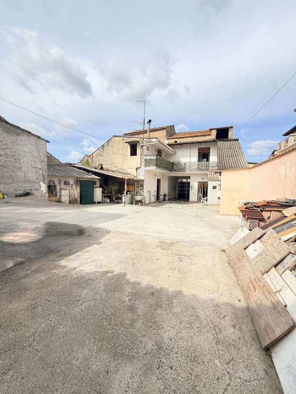 casa indipendente in vendita a Cesa