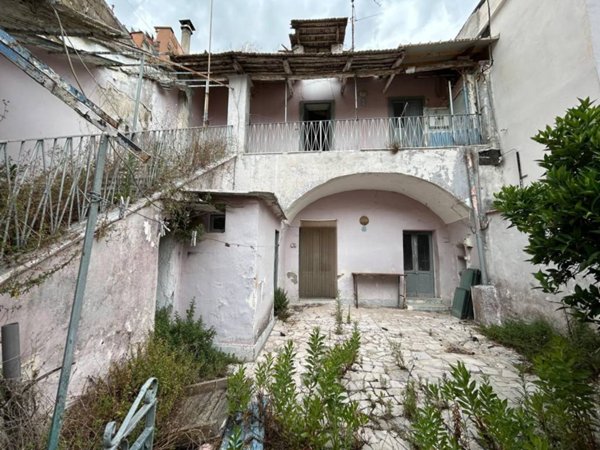 casa indipendente in vendita a Cesa