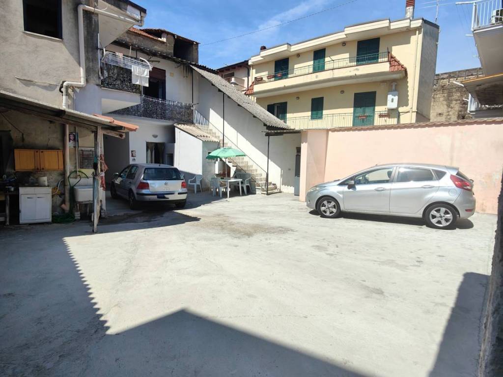 intera palazzina in vendita a Cesa