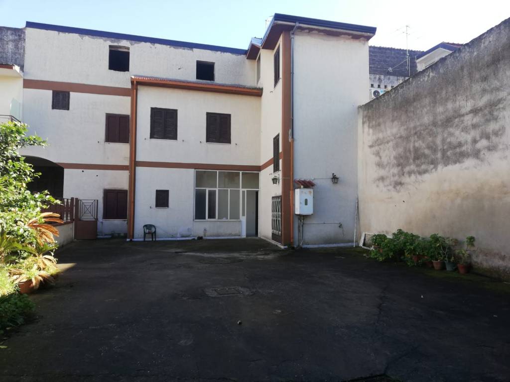 intera palazzina in vendita a Curti
