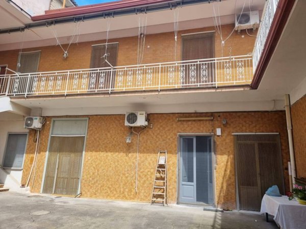 casa indipendente in vendita a Curti