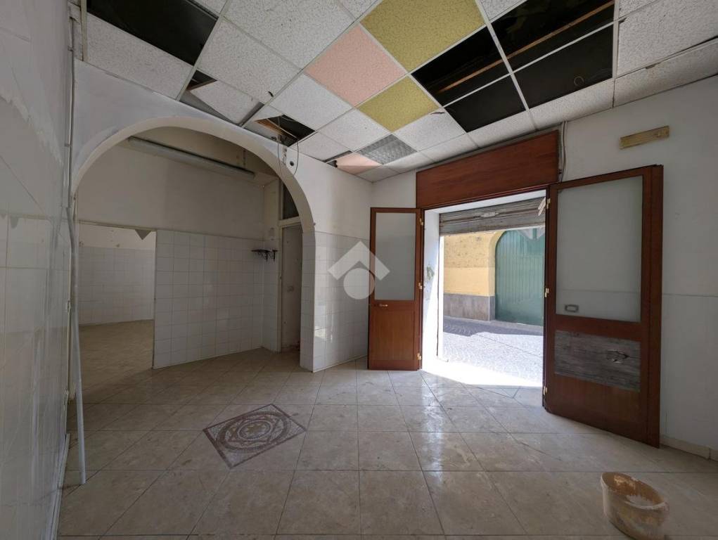 negozio in vendita a Curti