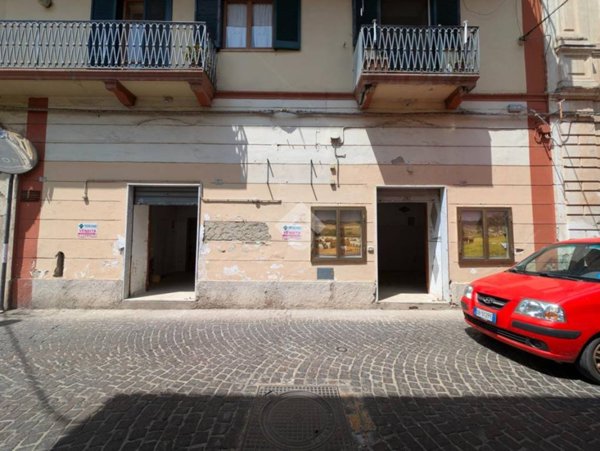 negozio in vendita a Curti