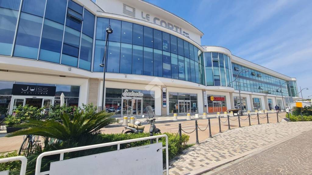 negozio in vendita a Curti