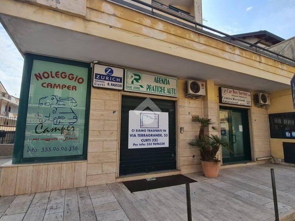 negozio in vendita a Curti