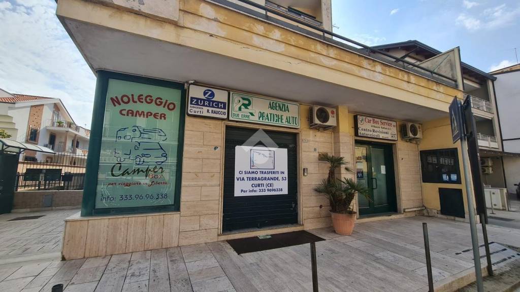 negozio in vendita a Curti