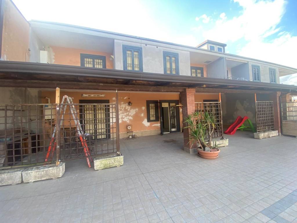intera palazzina in vendita a Curti