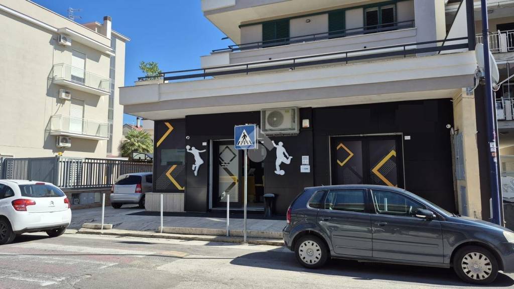 negozio in vendita a Curti