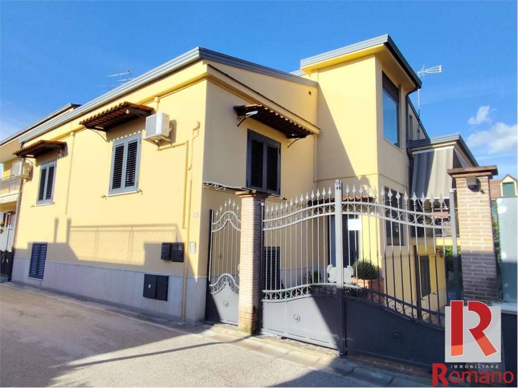 casa indipendente in vendita a Curti