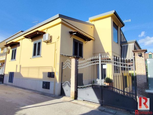 casa indipendente in vendita a Curti