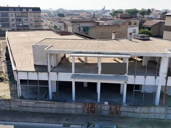 negozio in vendita a Curti