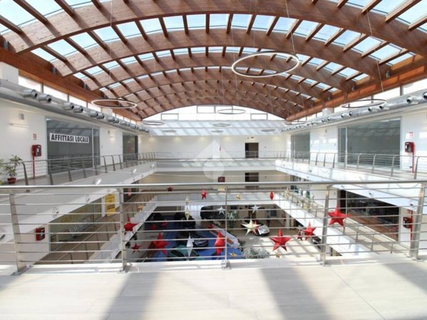 negozio in vendita a Curti